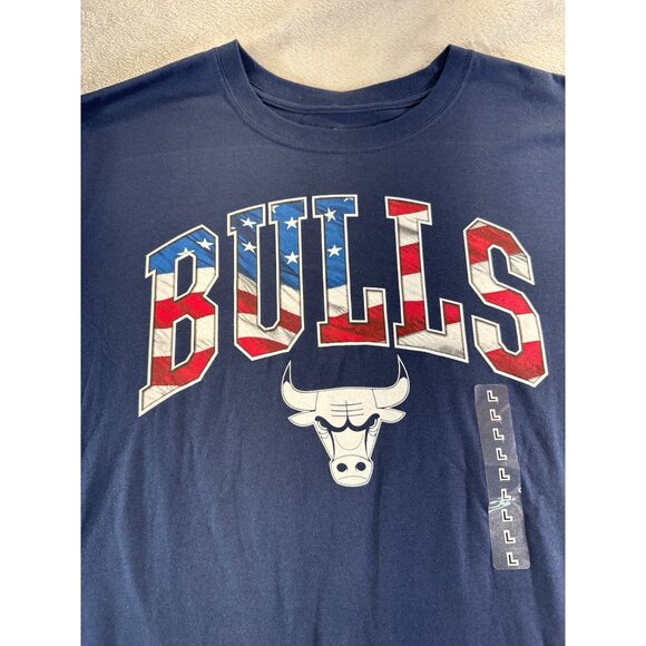 Chicago Bulls Fanatics T-Shirt Large American Flag Logo Navy Cotton - Picture 2 of 7